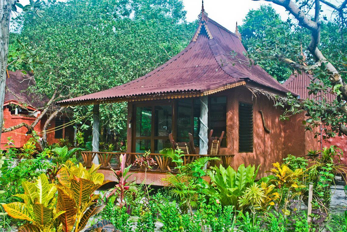 Bamboo Bungalows パヤム島 エクステリア 写真