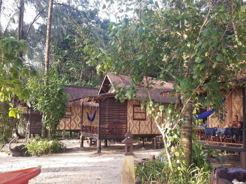 Bamboo Bungalows パヤム島 エクステリア 写真